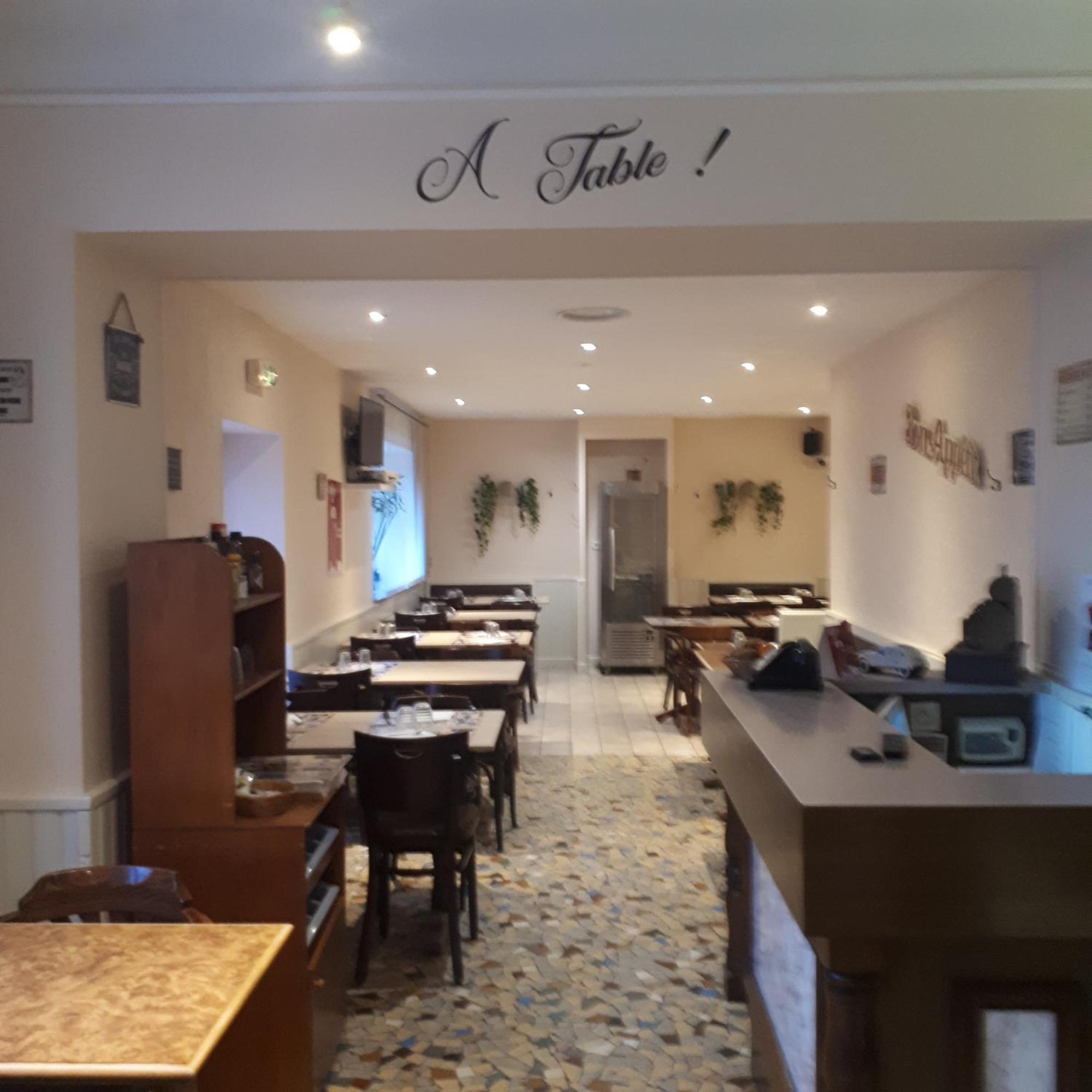 Hotel Restaurant Le Centre Comblanchien Екстериор снимка